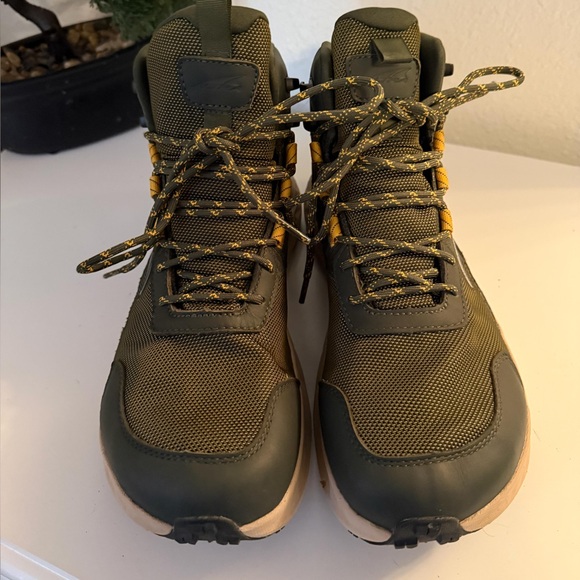 Altra Olive Green Apparel - Picture 2 of 7